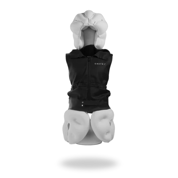 Gilet Elder déployé, airbag gonflé autour de la tête, du dos, des hanches et du col du fémur