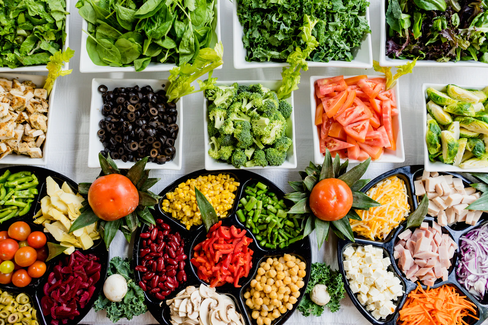 Repas pris en pleine conscience, assiette posée sur une table
